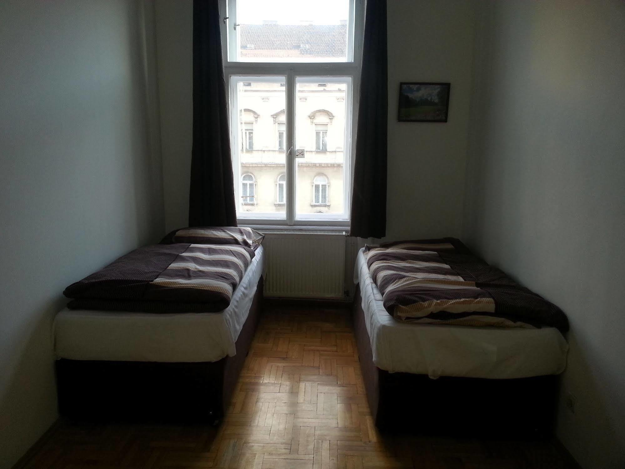 Caterina Private Rooms And Apartments Budapest Eksteriør bilde