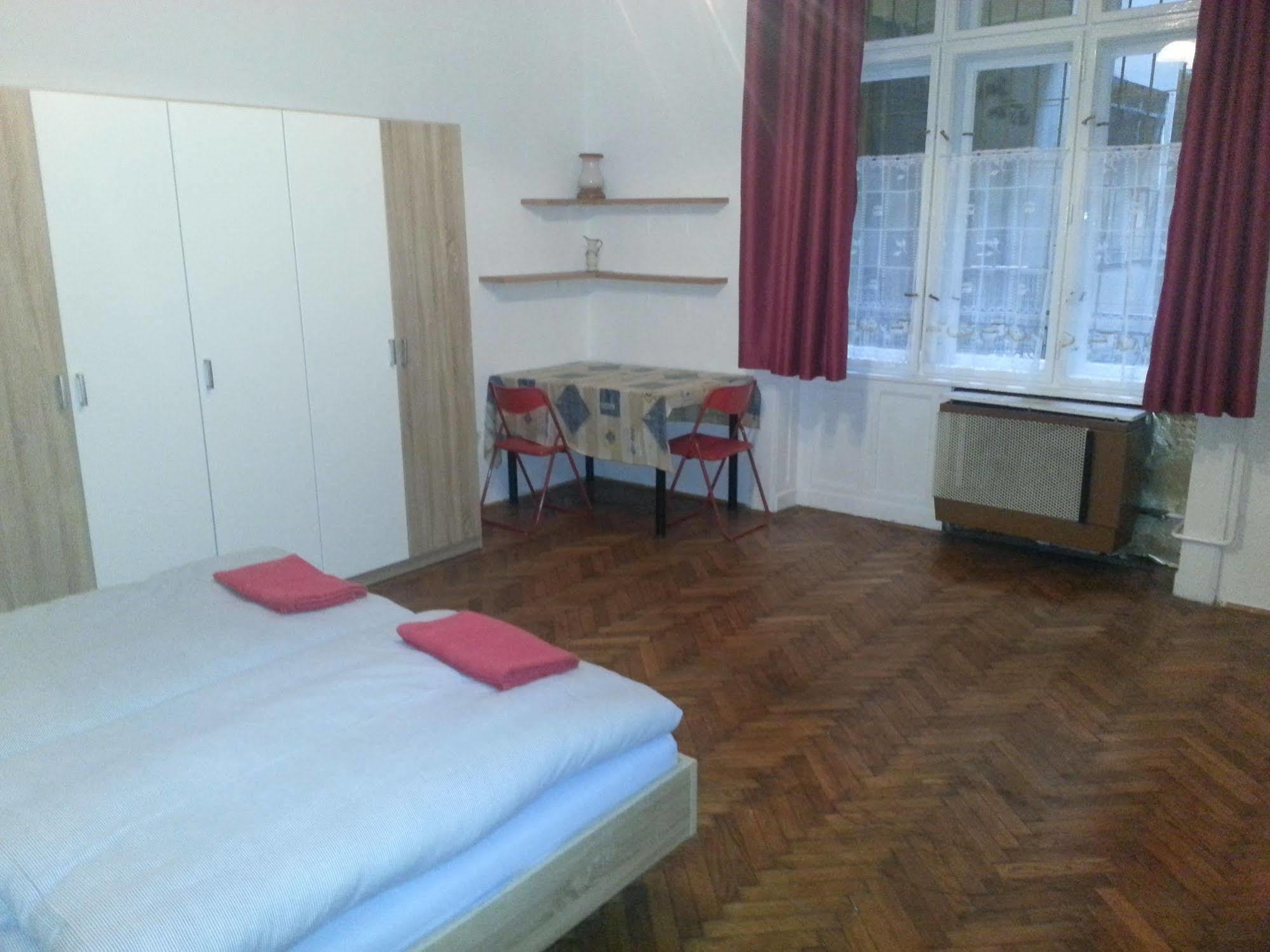 Caterina Private Rooms And Apartments Budapest Eksteriør bilde